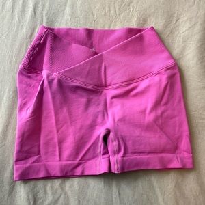 🎂Pink butt scrunch shorts